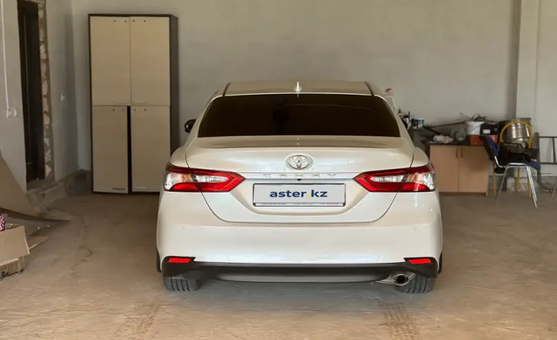 Toyota Camry 2021 года за 15 100 000 тг. в Актобе
