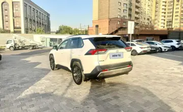 Toyota RAV4 2022 года за 19 000 000 тг. в Алматы
