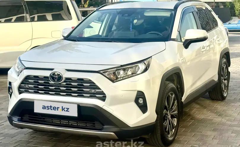 Toyota RAV4 2022 года за 19 000 000 тг. в Алматы