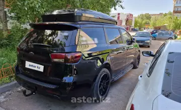 Kia Carnival 2017 года за 13 900 000 тг. в Астана фото 3