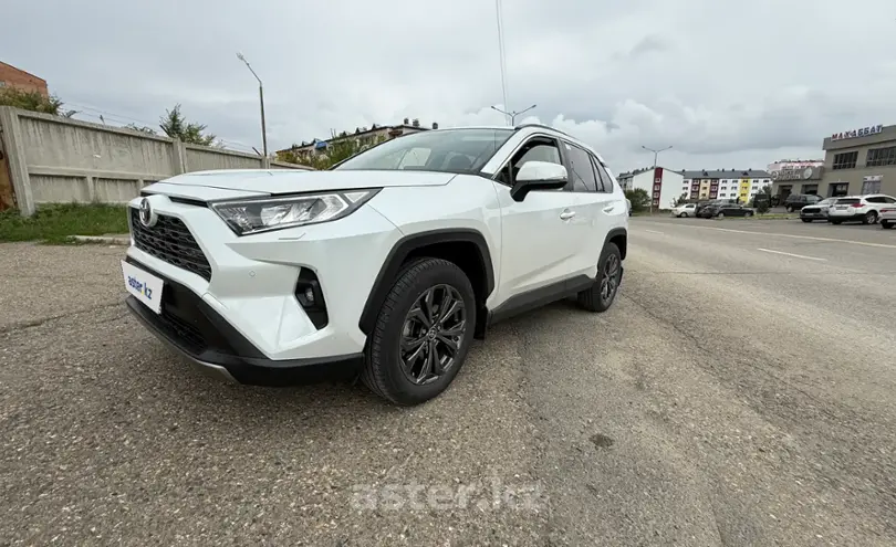 Toyota RAV4 2023 года за 18 750 000 тг. в Усть-Каменогорск