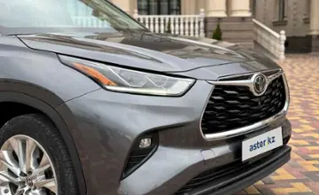 Toyota Highlander 2020 года за 25 000 000 тг. в Алматы
