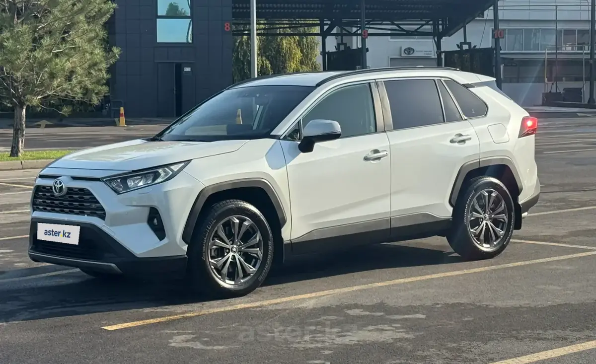 Toyota RAV4 2022 года за 17 000 000 тг. в Алматы