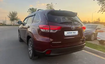 Toyota Highlander 2018 года за 17 990 000 тг. в Алматы фото 4