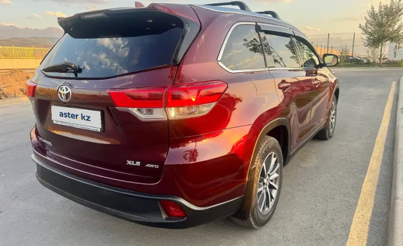 Toyota Highlander 2018 года за 16 990 000 тг. в Алматы фото 3