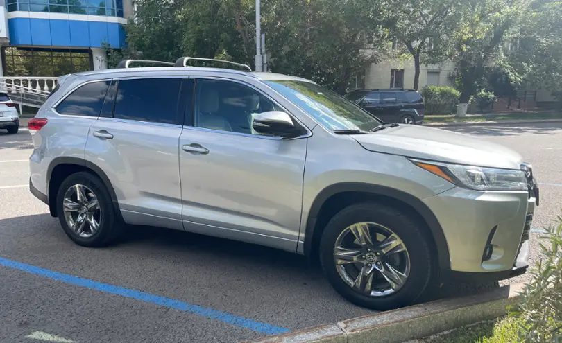 Toyota Highlander 2017 года за 17 500 000 тг. в Астана фото 2