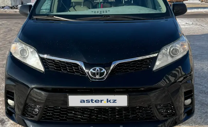 Toyota Sienna 2018 года за 16 500 000 тг. в Астана