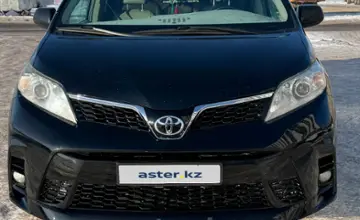 Toyota Sienna 2018 года за 16 500 000 тг. в Астана фото 1