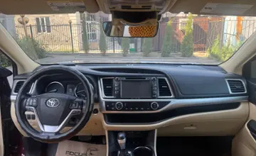 Toyota Highlander 2018 года за 17 990 000 тг. в Алматы
