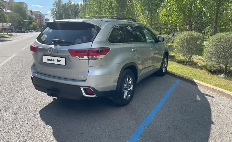 Toyota Highlander 2017 года за 17 500 000 тг. в Астана