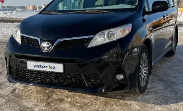 Toyota Sienna 2018 года за 16 500 000 тг. в Астана фото 2