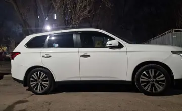Mitsubishi Outlander 2013 года за 9 100 000 тг. в Алматы фото 3