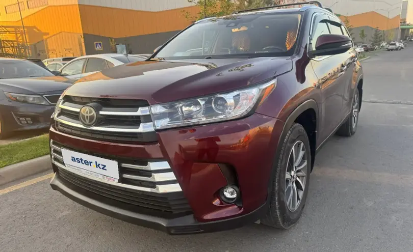 Toyota Highlander 2018 года за 17 990 000 тг. в Алматы