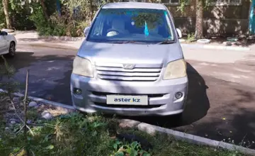 Toyota Noah 2002 года за 4 000 000 тг. в Усть-Каменогорск фото 2