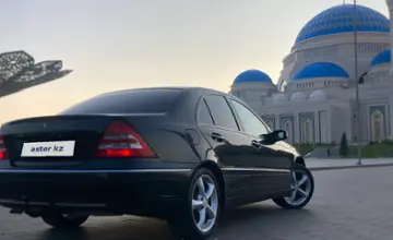 Mercedes-Benz C-Класс 2001 года за 3 700 000 тг. в Астана фото 3