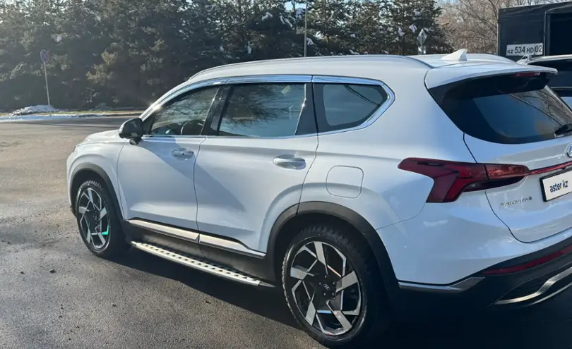 Hyundai Santa Fe 2022 года за 17 800 000 тг. в Алматы