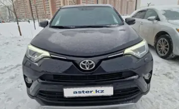 Toyota RAV4 2017 года за 10 000 000 тг. в Астана фото 2