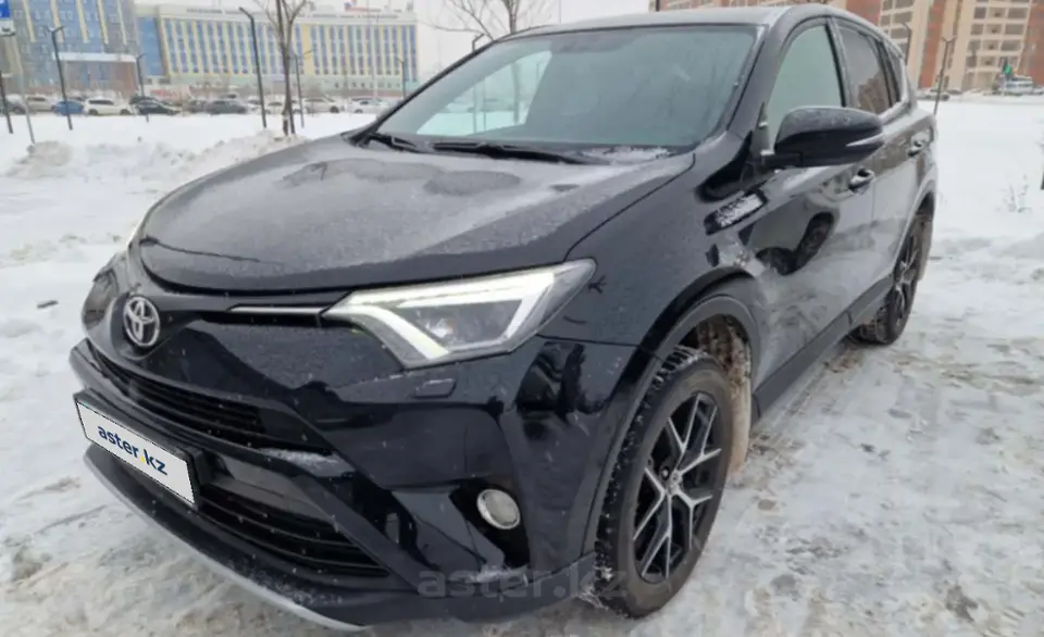 Toyota RAV4 2017 года за 10 000 000 тг. в Астана