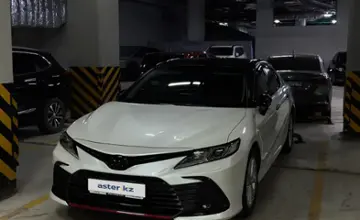 Toyota Camry 2023 года за 17 800 000 тг. в Астана