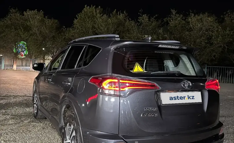 Toyota RAV4 2017 года за 9 500 000 тг. в Актюбинская область фото 3