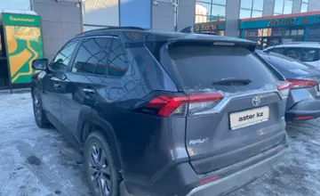 Toyota RAV4 2023 года за 19 800 000 тг. в Актобе