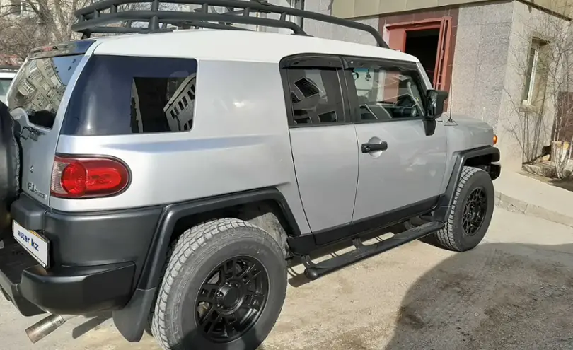 Toyota FJ Cruiser 2006 года за 12 500 000 тг. в Актау фото 2