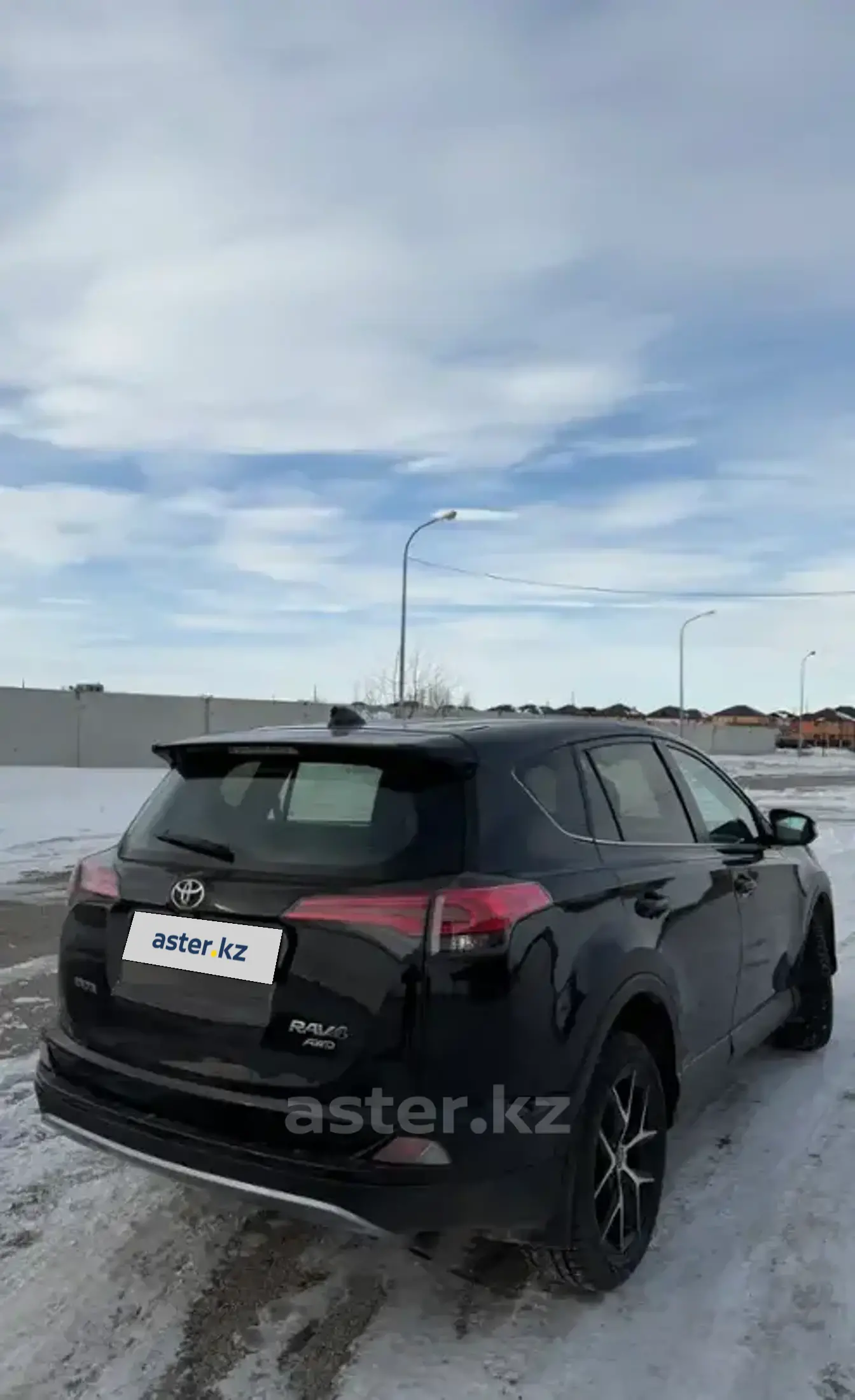 Toyota RAV4 2018 года за 12 000 000 тг. в Актобе фото 2