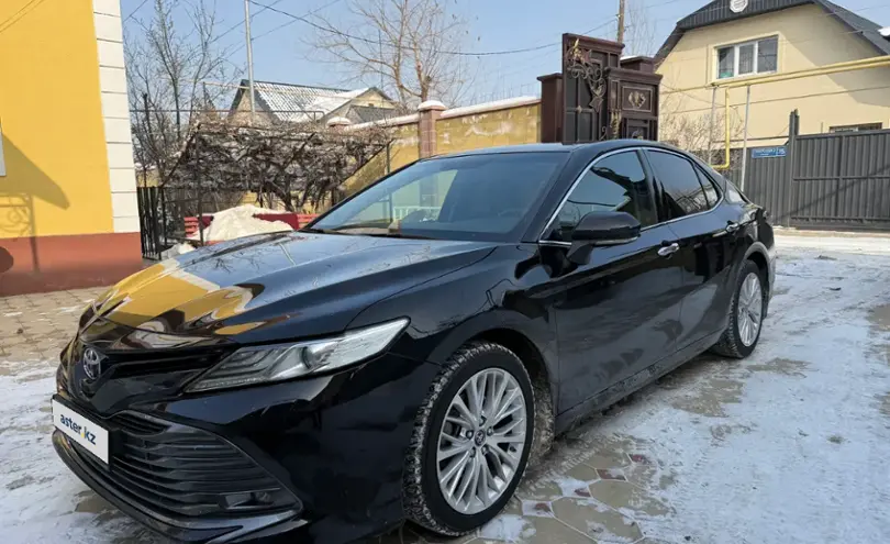 Toyota Camry 2018 года за 14 900 000 тг. в Алматы