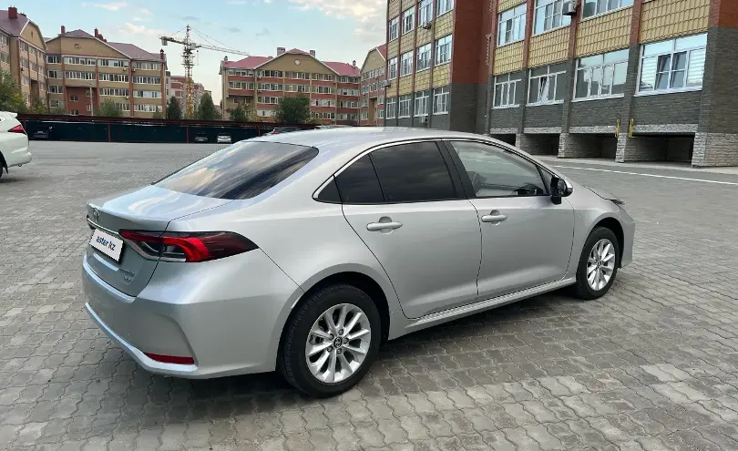 Toyota Corolla 2022 года за 9 870 000 тг. в Актобе фото 4
