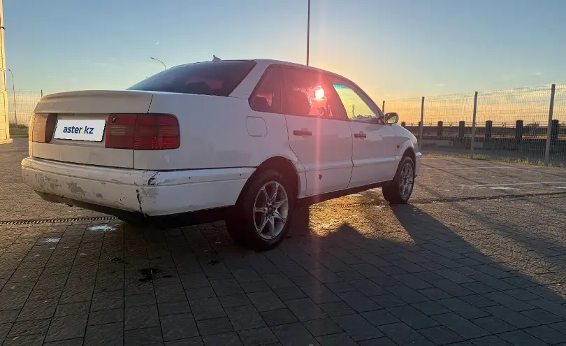 Volkswagen Passat 1995 года за 1 100 000 тг. в Актобе фото 4