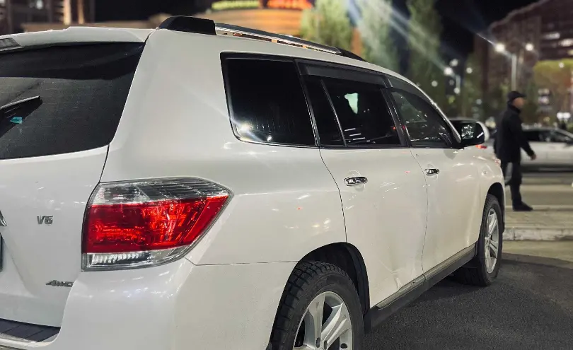 Toyota Highlander 2011 года за 12 500 000 тг. в Семей фото 4