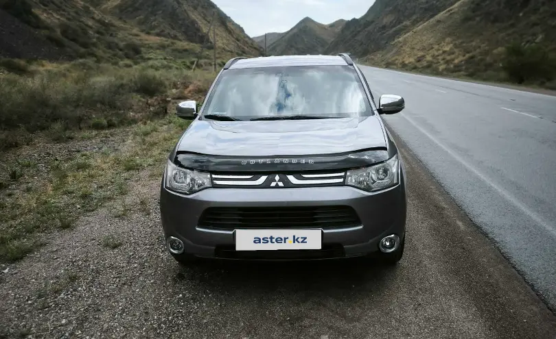 Mitsubishi Outlander 2012 года за 7 200 000 тг. в Алматы фото 2