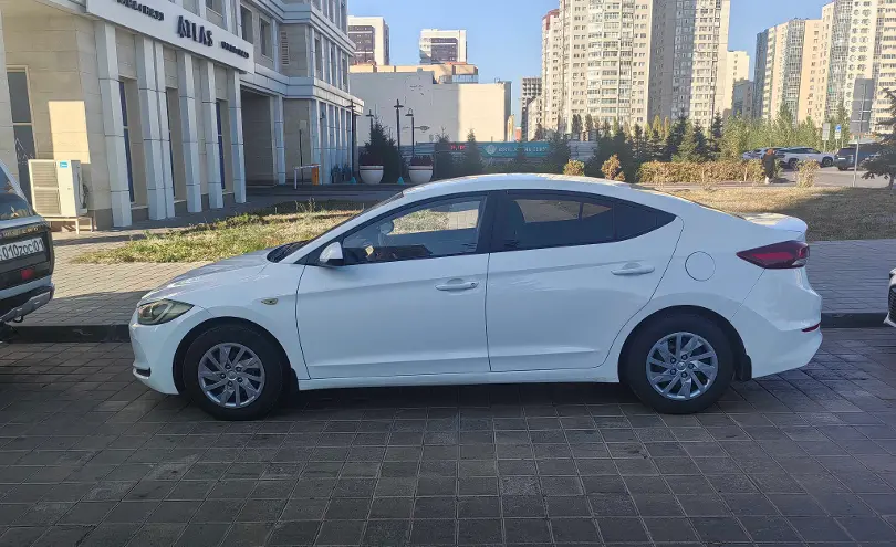 Hyundai Elantra 2017 года за 5 300 000 тг. в Астана фото 3