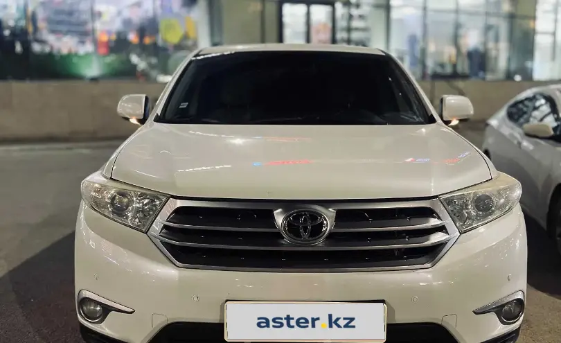 Toyota Highlander 2011 года за 12 500 000 тг. в Семей фото 2