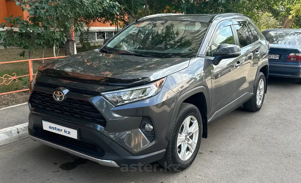 Toyota RAV4 2021 года за 14 000 000 тг. в Астана