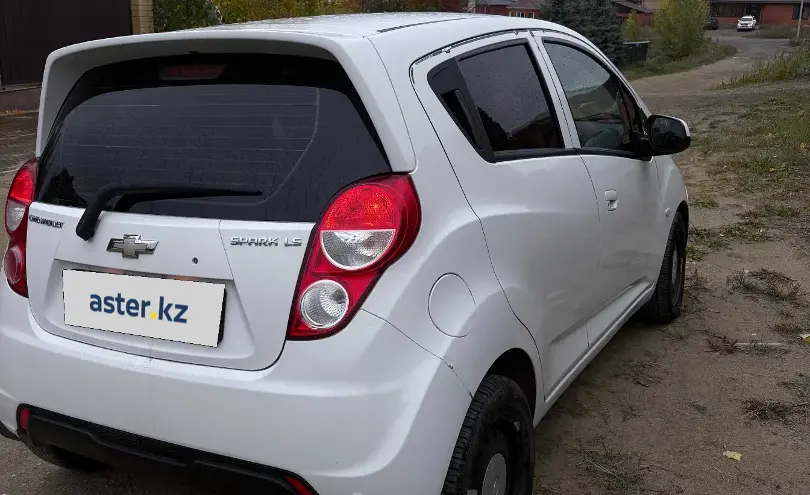 Chevrolet Spark 2013 года за 2 850 000 тг. в Усть-Каменогорск фото 3