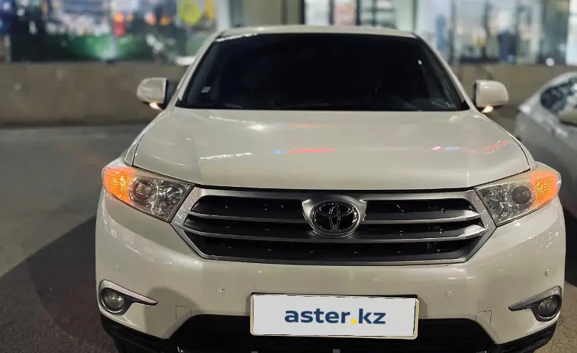 Toyota Highlander 2011 года за 12 500 000 тг. в Семей фото 1