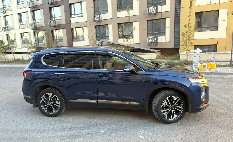 Hyundai Santa Fe 2020 года за 12 000 000 тг. в Алматы фото 3