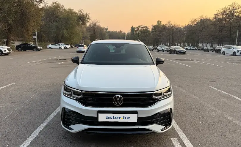 Volkswagen Tiguan 2021 года за 19 580 000 тг. в Алматы фото 2