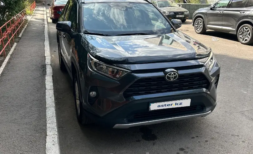 Toyota RAV4 2021 года за 14 000 000 тг. в Астана фото 3