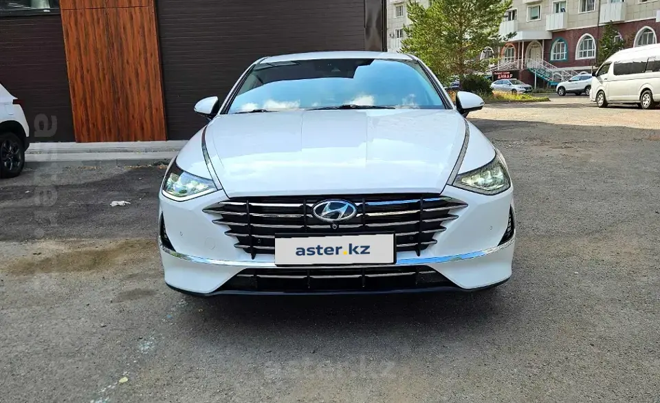 Hyundai Sonata 2020 года за 11 000 000 тг. в Астана фото 2