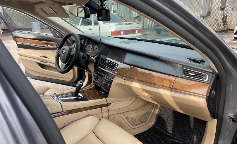 BMW 7 серии 2011 года за 9 999 999 тг. в Жамбылская область фото 3