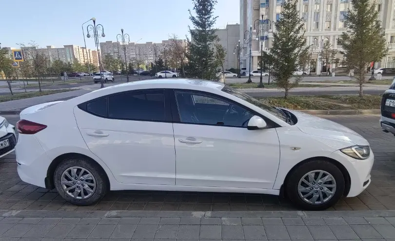 Hyundai Elantra 2017 года за 5 300 000 тг. в Астана фото 2