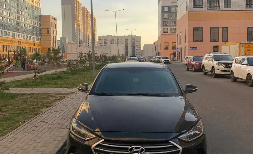 Hyundai Elantra 2018 года за 6 800 000 тг. в Астана фото 3
