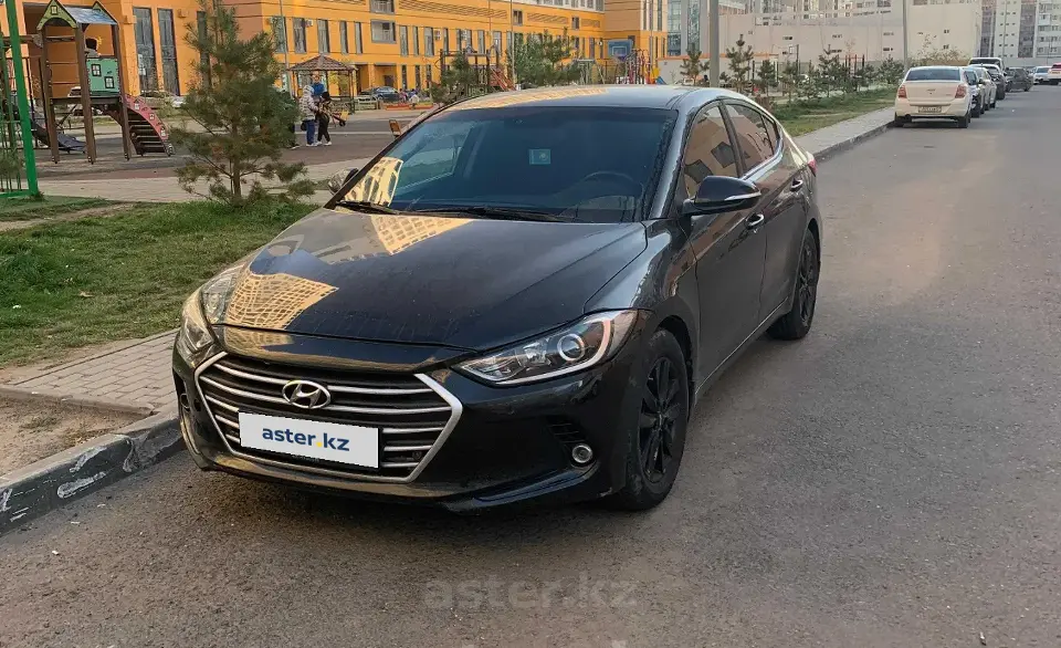 Hyundai Elantra 2018 года за 6 800 000 тг. в Астана