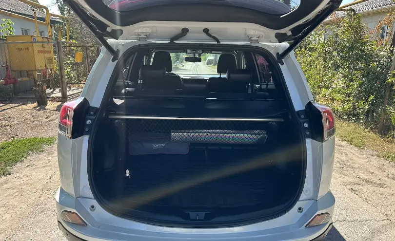 Toyota RAV4 2018 года за 10 300 000 тг. в Алматы фото 5