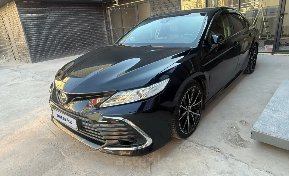 Toyota Camry 2023 года за 13 500 000 тг. в Алматы