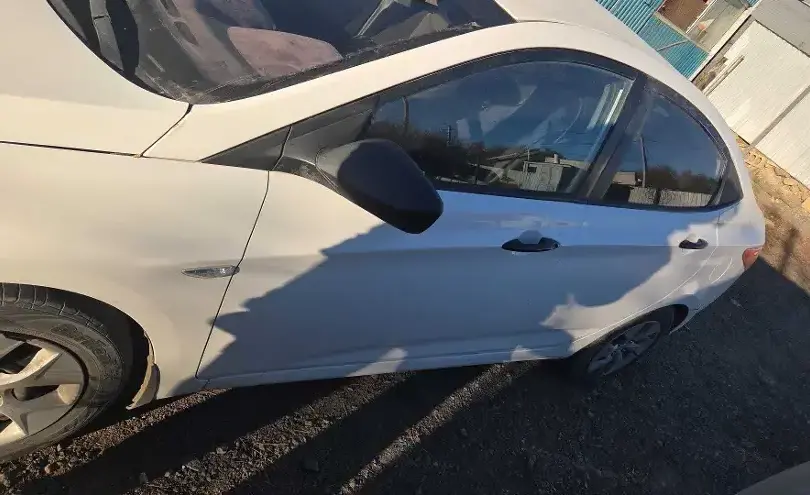 Hyundai Solaris 2013 года за 4 000 000 тг. в Актобе фото 4