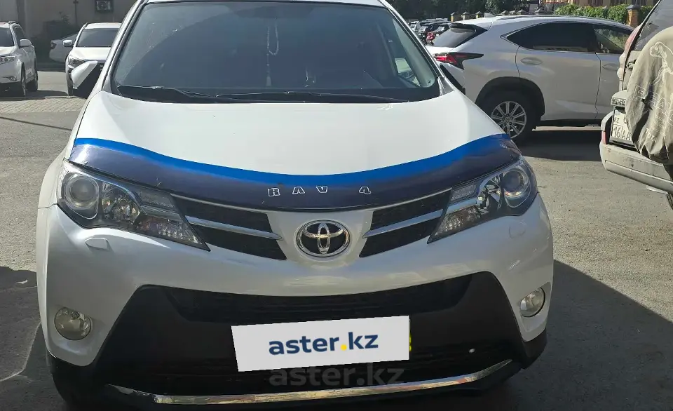 Toyota RAV4 2015 года за 12 900 000 тг. в Семей