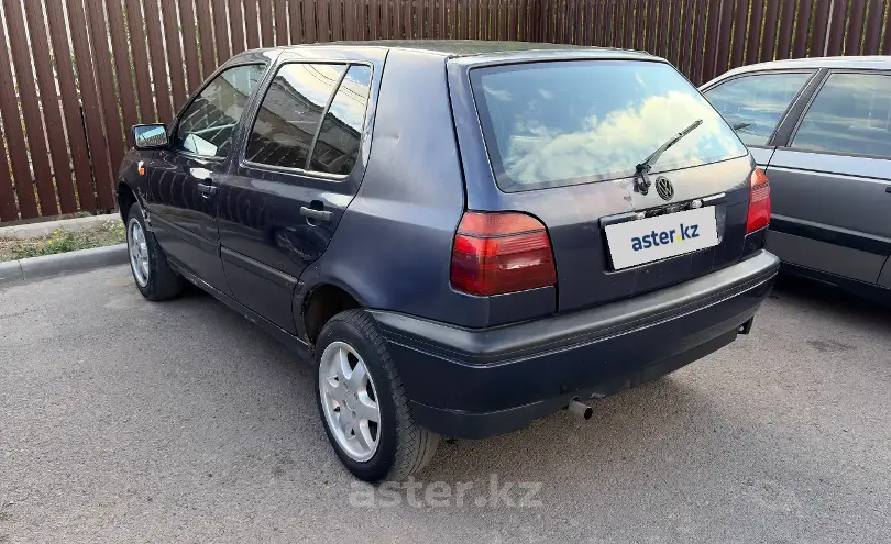 Volkswagen Golf 1993 года за 800 000 тг. в Караганда фото 4